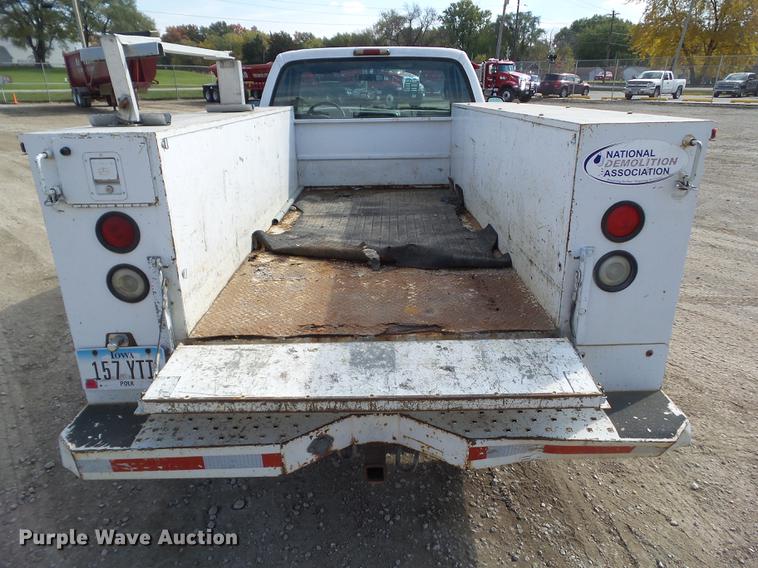 image for item DZ9472 2001 Ford F350 Super Duty utility bed pickup truck