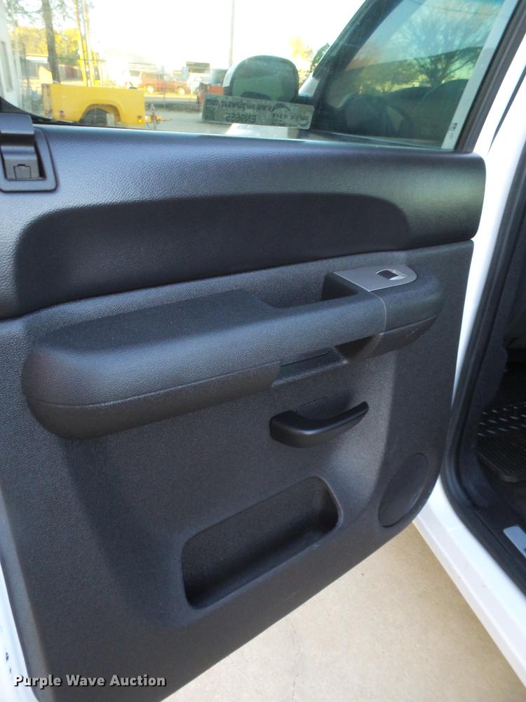 image for item EN9655 2011 Chevrolet Silverado 1500 Z71 Crew Cab pickup truck