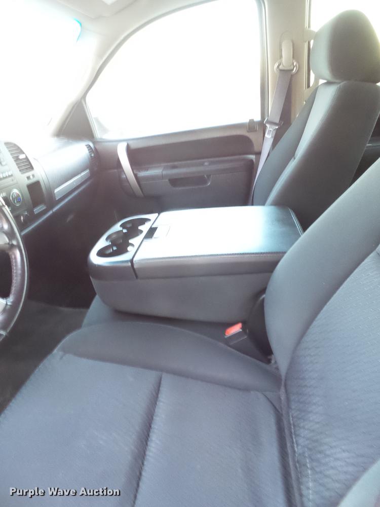 image for item EN9655 2011 Chevrolet Silverado 1500 Z71 Crew Cab pickup truck