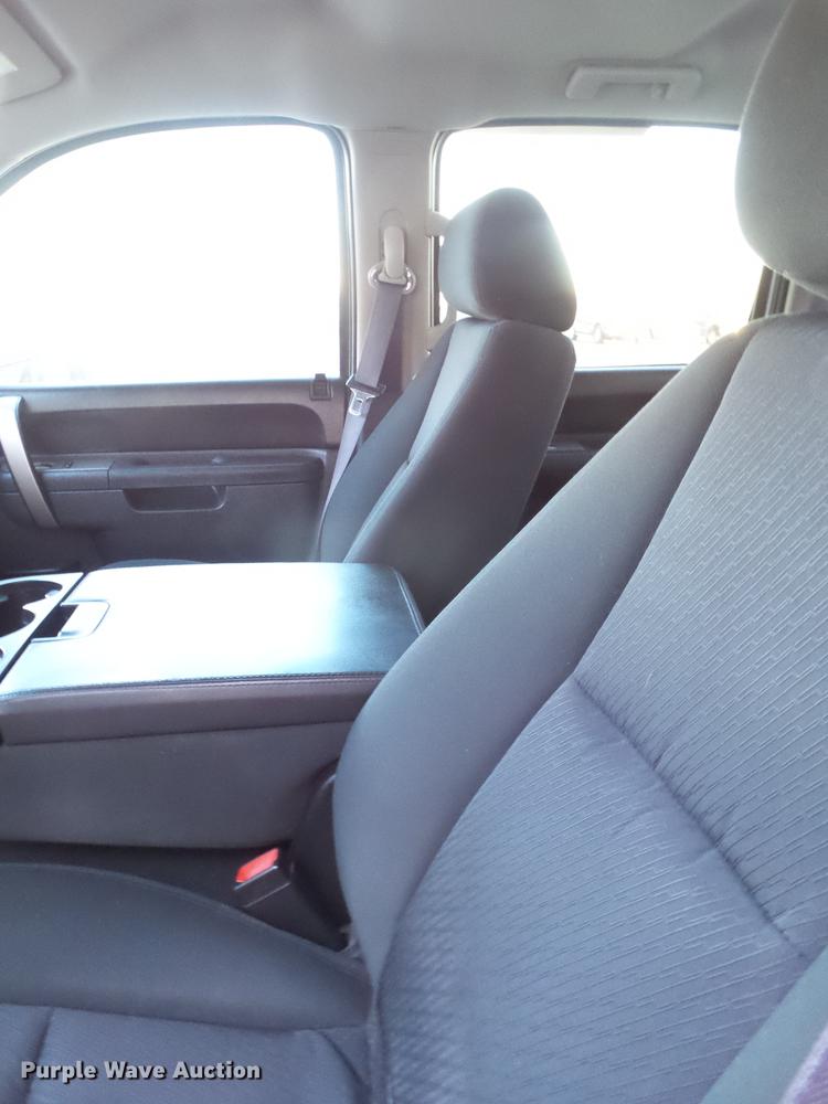 image for item EN9655 2011 Chevrolet Silverado 1500 Z71 Crew Cab pickup truck