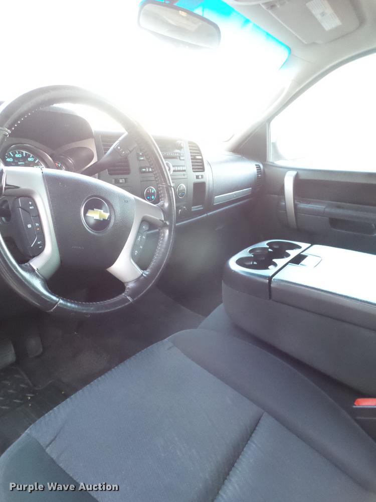 image for item EN9655 2011 Chevrolet Silverado 1500 Z71 Crew Cab pickup truck