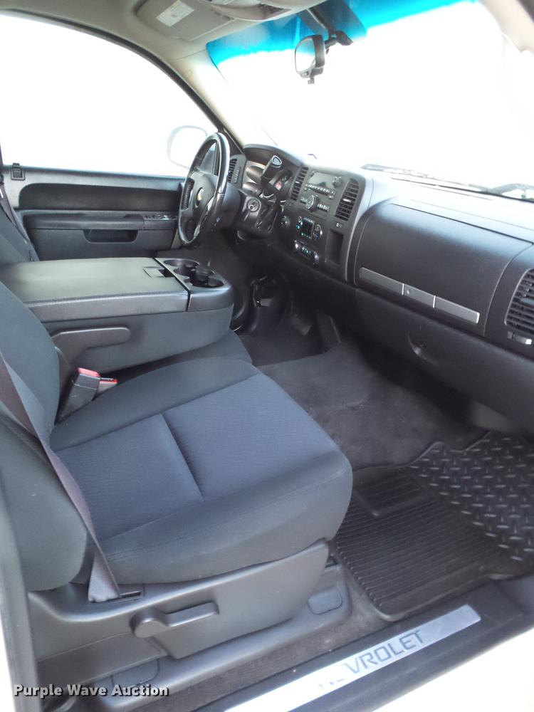 image for item EN9655 2011 Chevrolet Silverado 1500 Z71 Crew Cab pickup truck