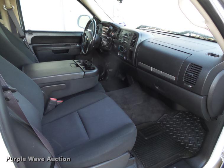 image for item EN9655 2011 Chevrolet Silverado 1500 Z71 Crew Cab pickup truck