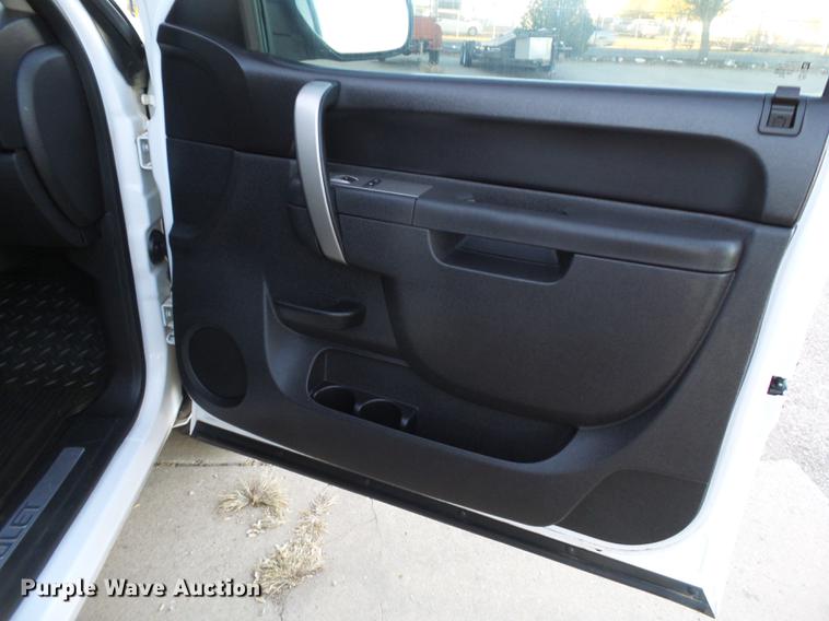 image for item EN9655 2011 Chevrolet Silverado 1500 Z71 Crew Cab pickup truck