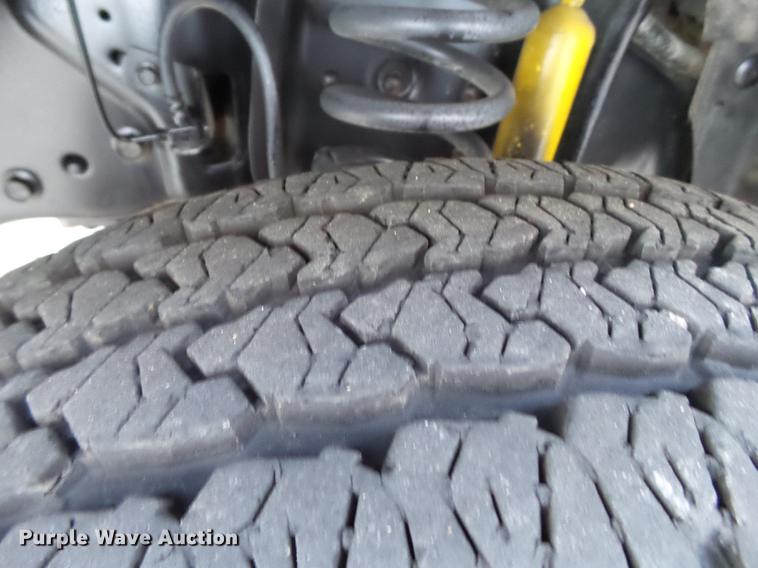 image for item EN9656 2013 Ford F350 Super Duty SuperCab flatbed pickup truck