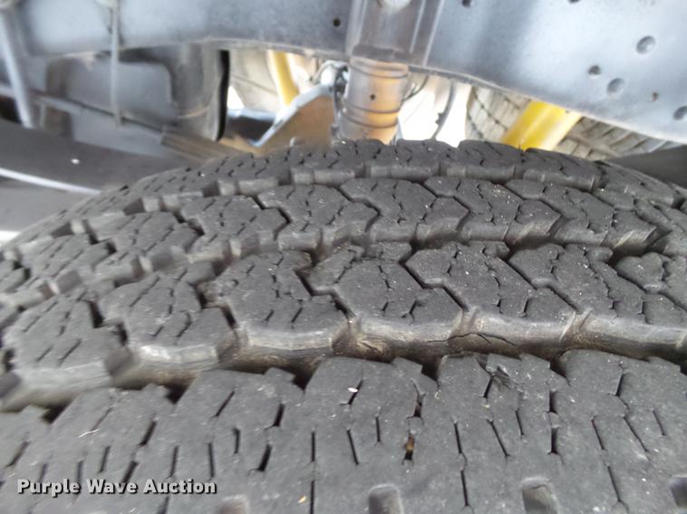 image for item EN9656 2013 Ford F350 Super Duty SuperCab flatbed pickup truck