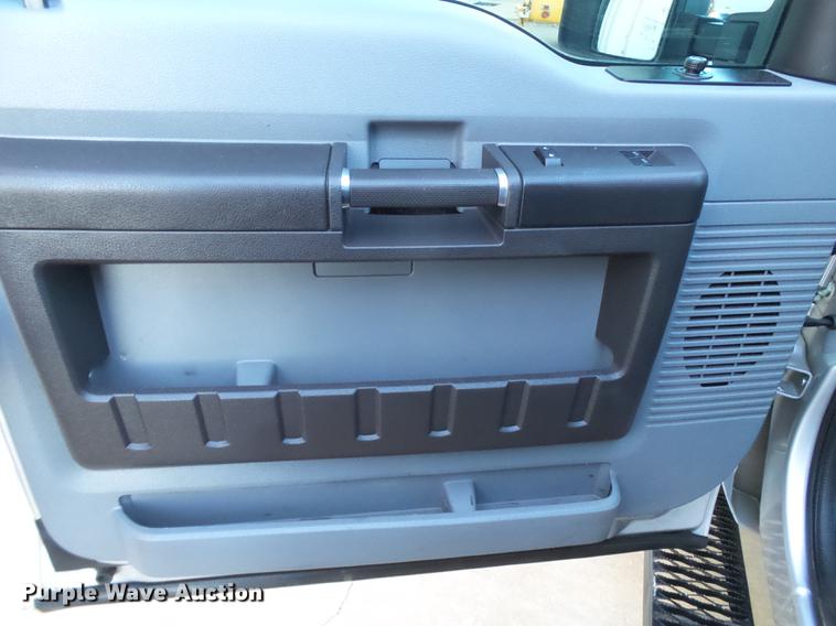 image for item EN9656 2013 Ford F350 Super Duty SuperCab flatbed pickup truck