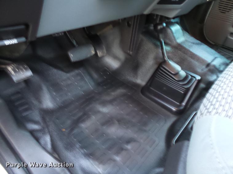 image for item EN9656 2013 Ford F350 Super Duty SuperCab flatbed pickup truck