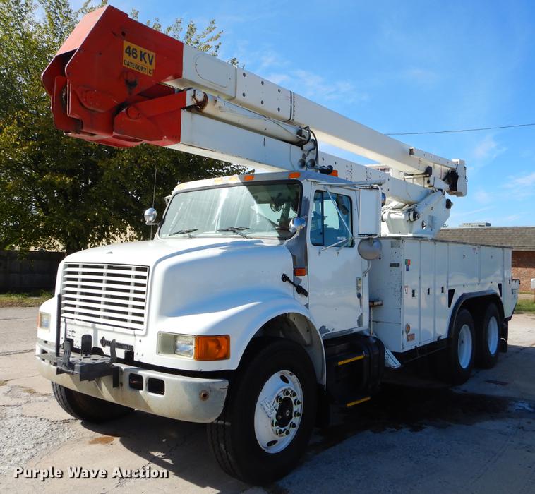 image for item EO9712 2002 International 4900 bucket truck