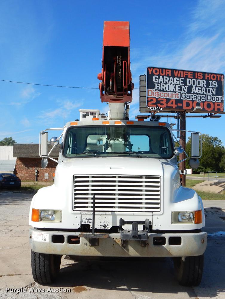 image for item EO9712 2002 International 4900 bucket truck