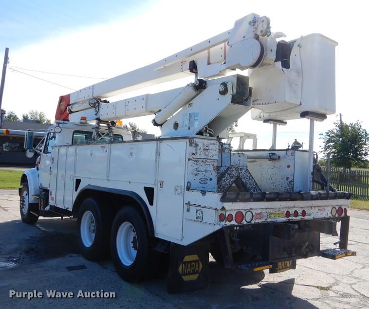 image for item EO9712 2002 International 4900 bucket truck