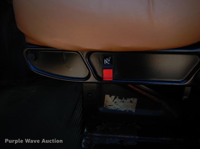 image for item EO9712 2002 International 4900 bucket truck