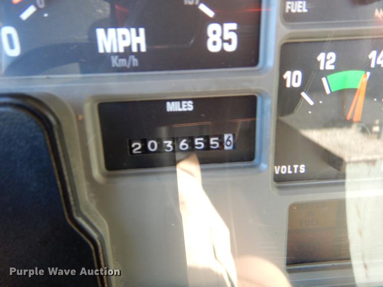 image for item EO9712 2002 International 4900 bucket truck