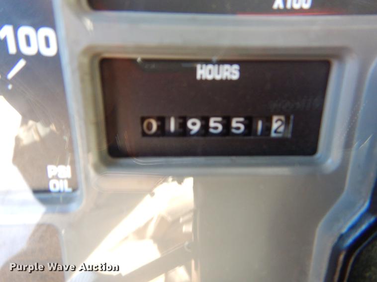 image for item EO9712 2002 International 4900 bucket truck