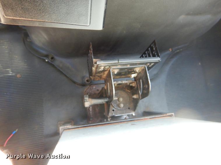 image for item EO9712 2002 International 4900 bucket truck