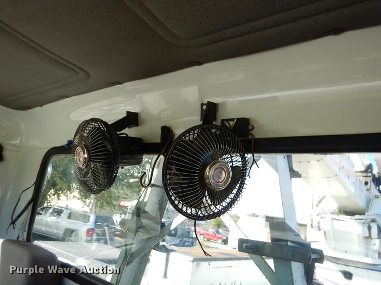 image for item EO9712 2002 International 4900 bucket truck