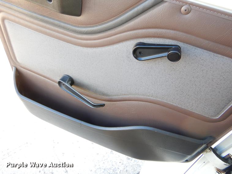 image for item EO9712 2002 International 4900 bucket truck