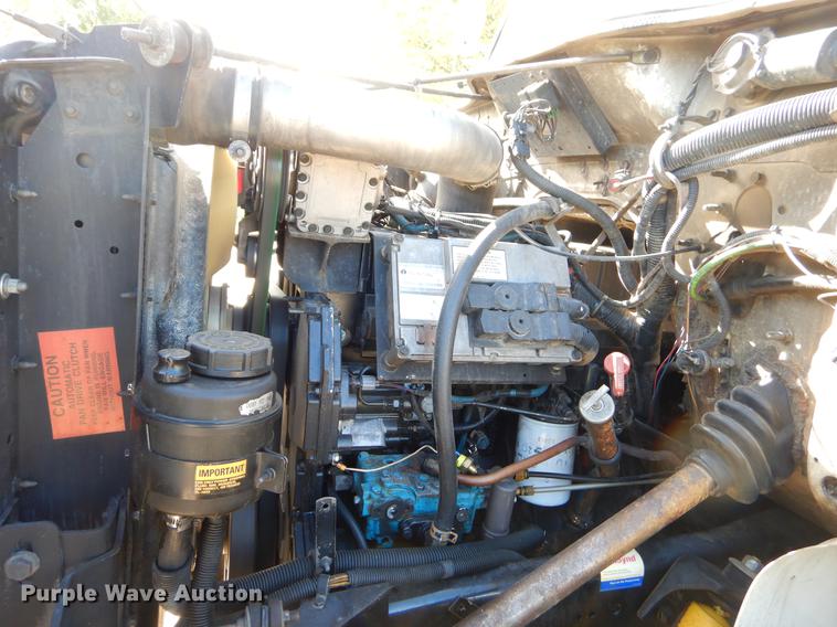 image for item EO9712 2002 International 4900 bucket truck