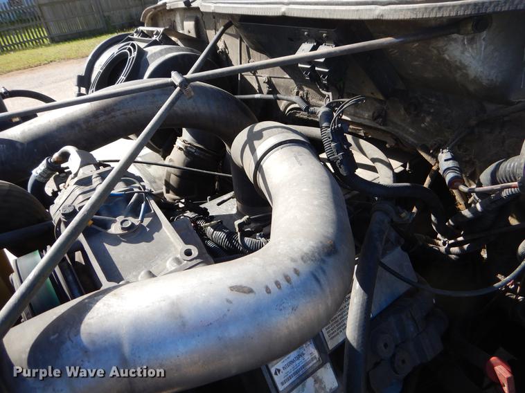 image for item EO9712 2002 International 4900 bucket truck