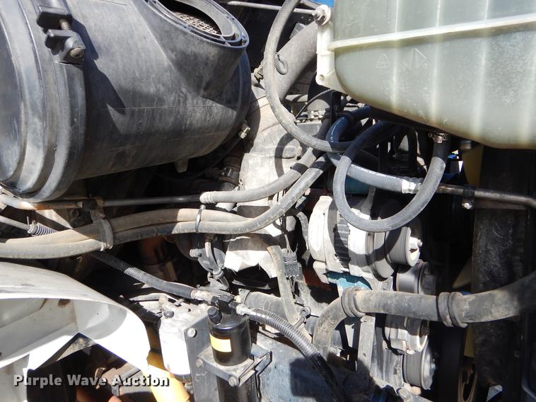 image for item EO9712 2002 International 4900 bucket truck