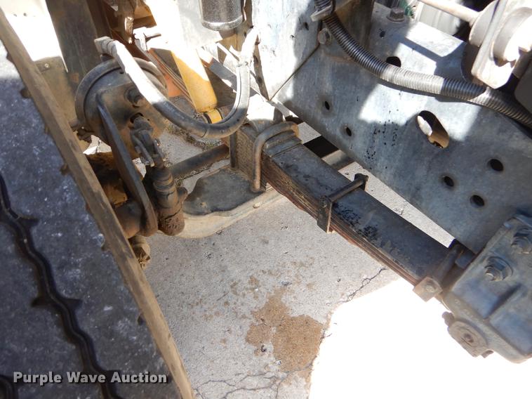 image for item EO9712 2002 International 4900 bucket truck