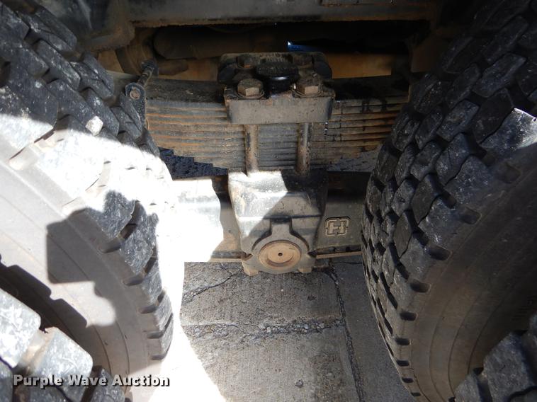 image for item EO9712 2002 International 4900 bucket truck