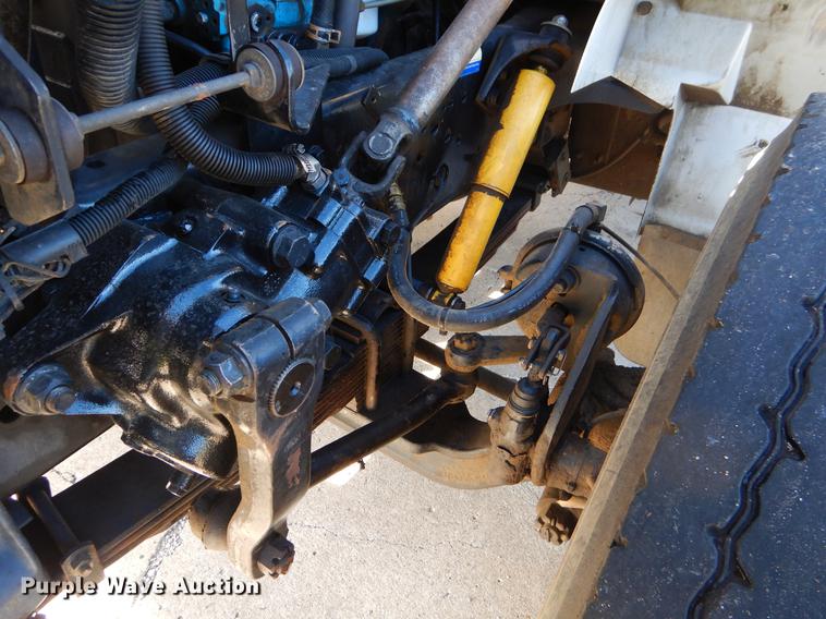 image for item EO9712 2002 International 4900 bucket truck