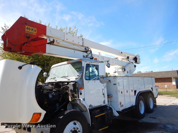 image for item EO9712 2002 International 4900 bucket truck