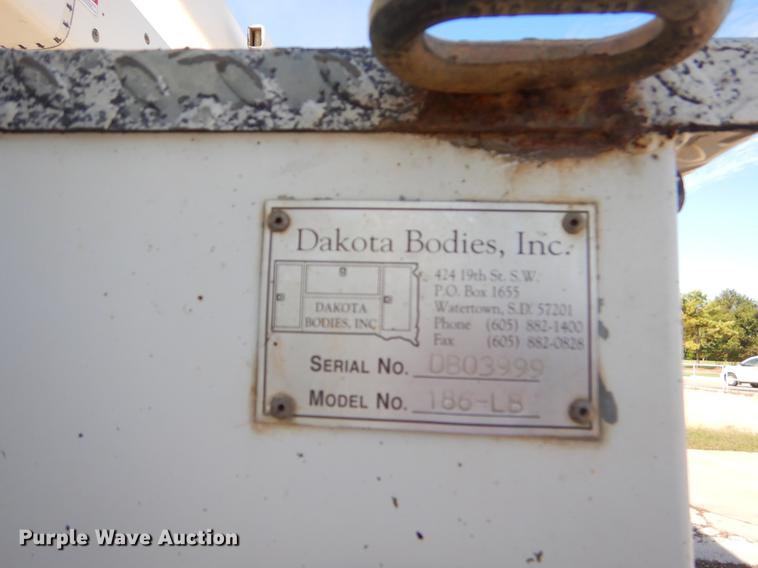 image for item EO9712 2002 International 4900 bucket truck