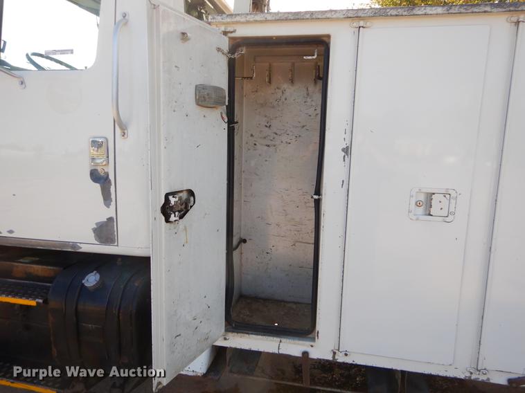 image for item EO9712 2002 International 4900 bucket truck