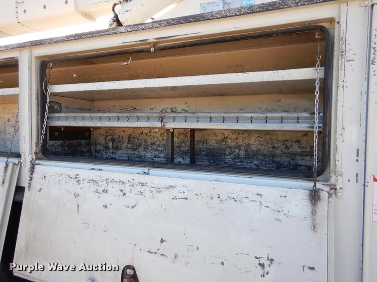 image for item EO9712 2002 International 4900 bucket truck