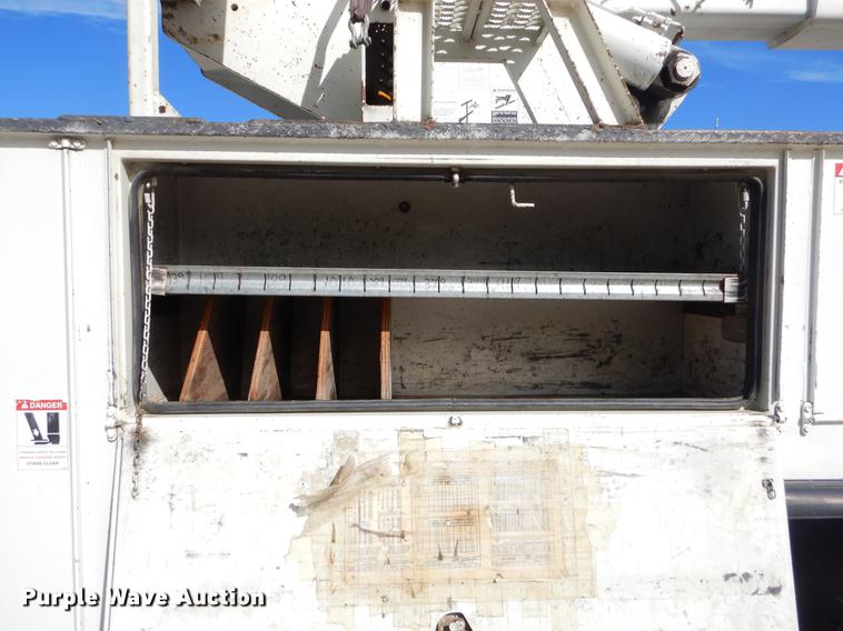 image for item EO9712 2002 International 4900 bucket truck