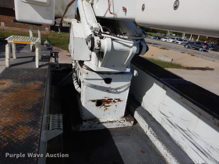 image for item EO9712 2002 International 4900 bucket truck