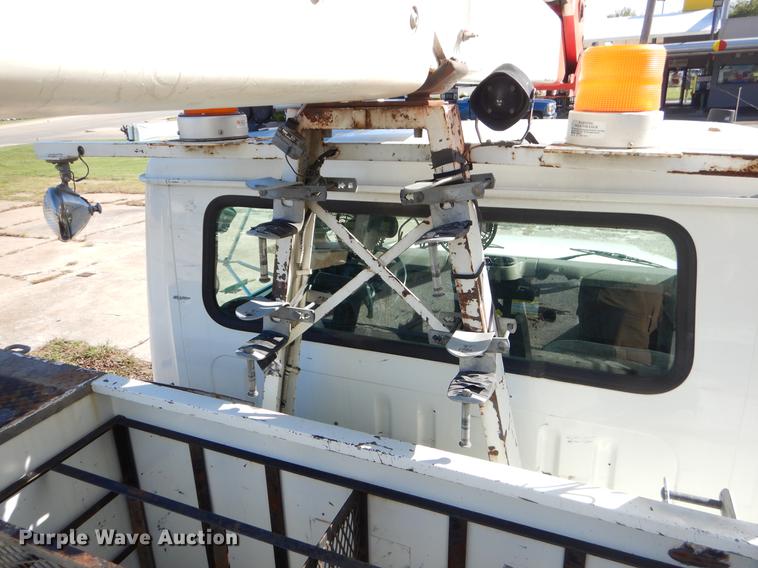 image for item EO9712 2002 International 4900 bucket truck