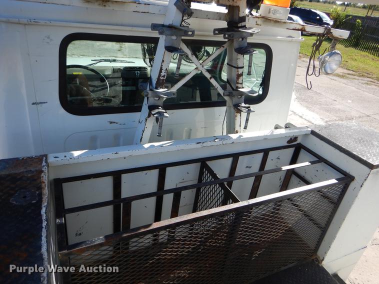 image for item EO9712 2002 International 4900 bucket truck
