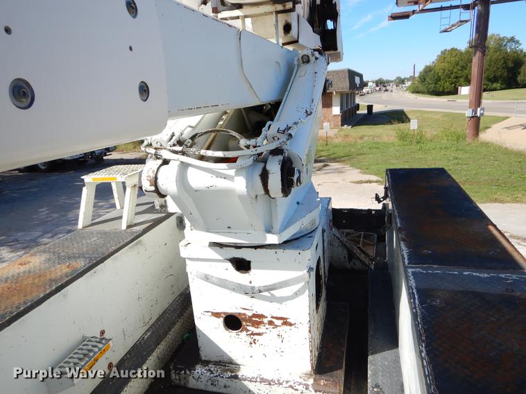 image for item EO9712 2002 International 4900 bucket truck