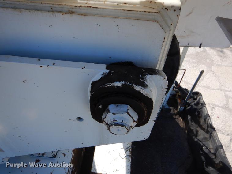 image for item EO9712 2002 International 4900 bucket truck