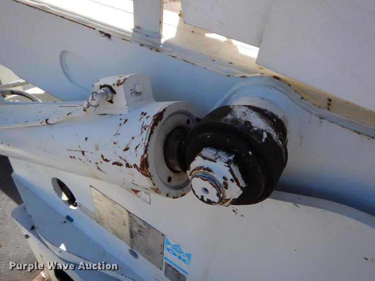 image for item EO9712 2002 International 4900 bucket truck