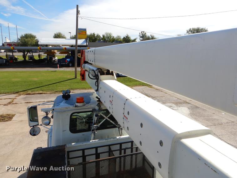 image for item EO9712 2002 International 4900 bucket truck