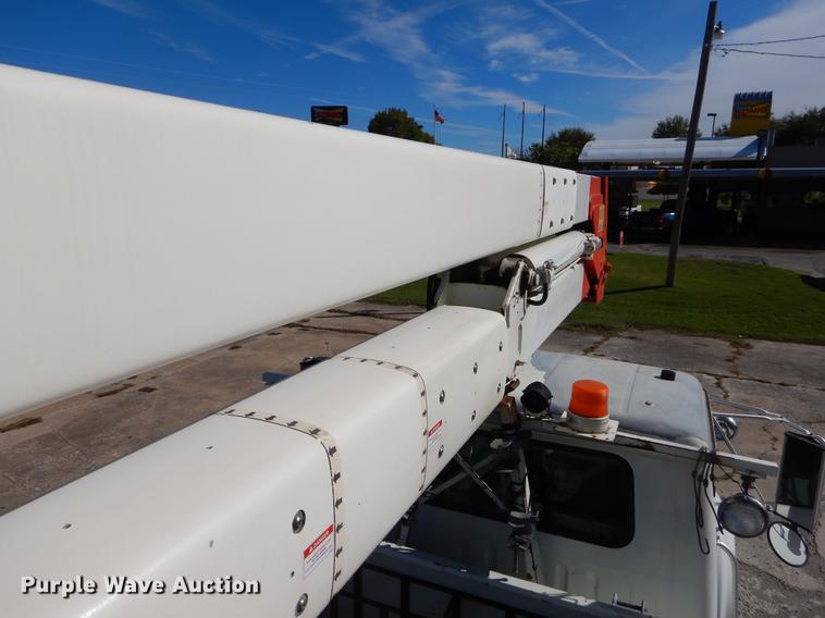 image for item EO9712 2002 International 4900 bucket truck