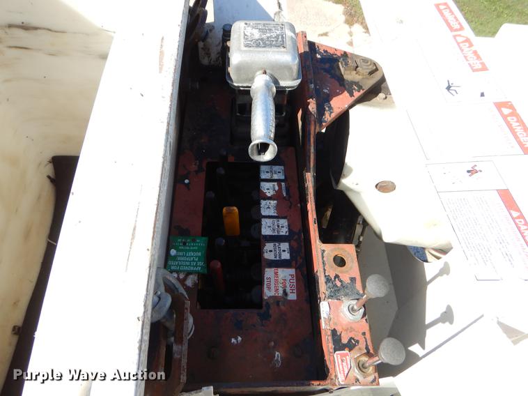 image for item EO9712 2002 International 4900 bucket truck