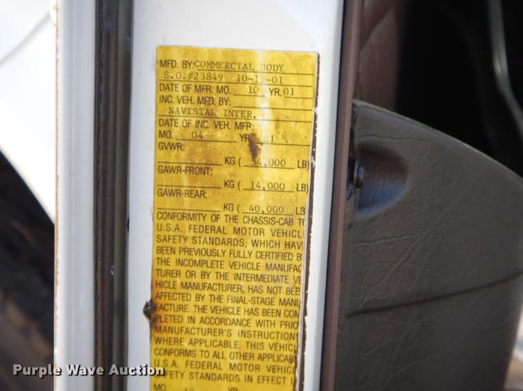 image for item EO9712 2002 International 4900 bucket truck