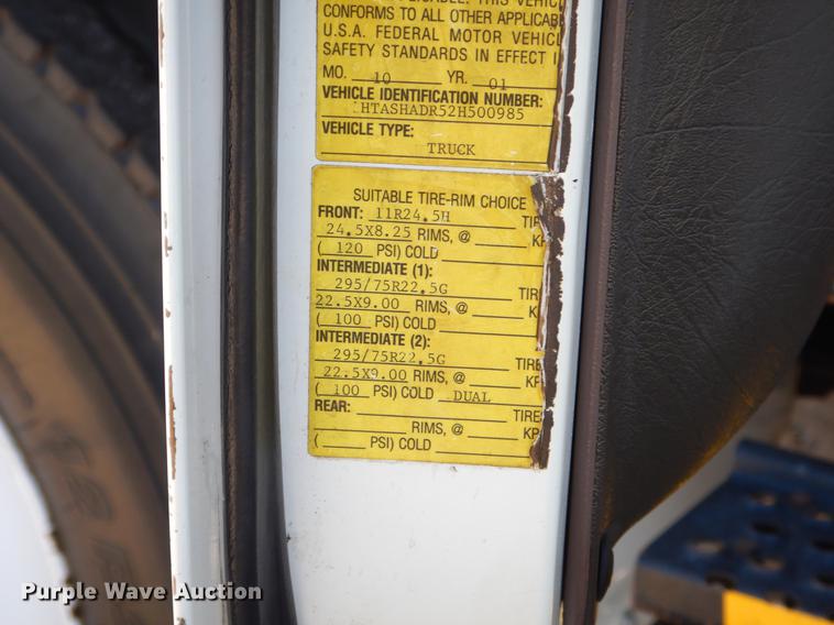 image for item EO9712 2002 International 4900 bucket truck