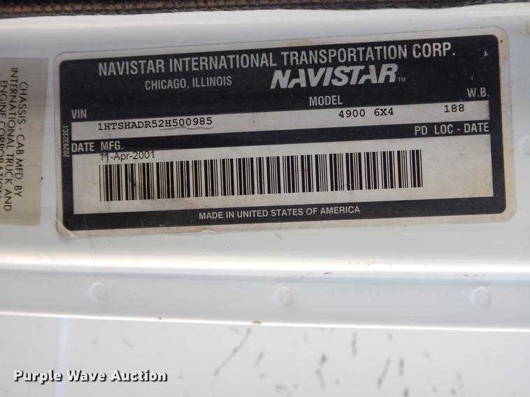 image for item EO9712 2002 International 4900 bucket truck