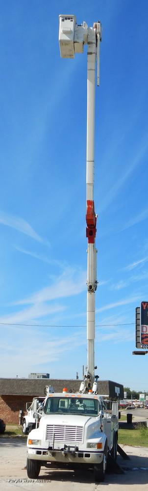 image for item EO9712 2002 International 4900 bucket truck