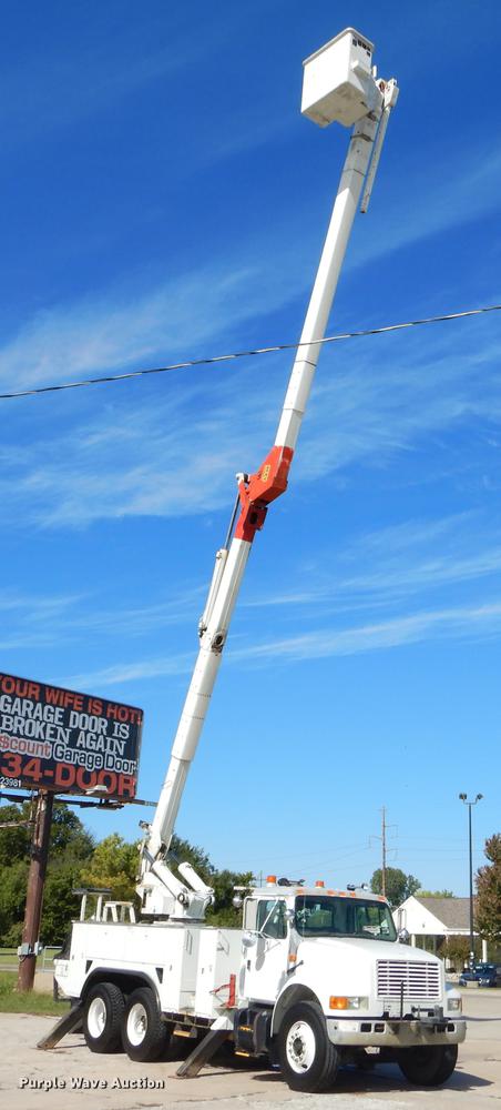 image for item EO9712 2002 International 4900 bucket truck