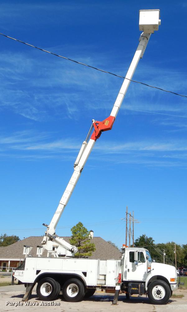 image for item EO9712 2002 International 4900 bucket truck