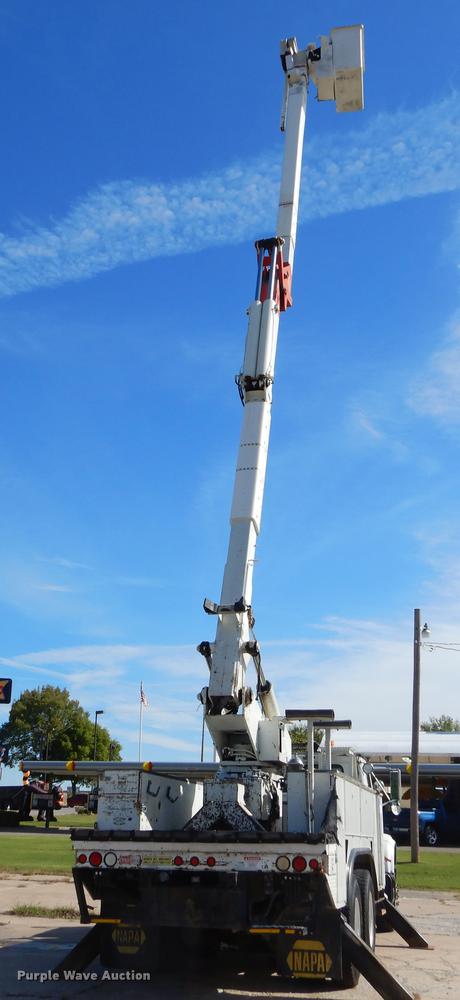 image for item EO9712 2002 International 4900 bucket truck