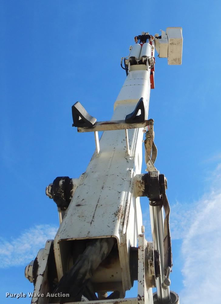 image for item EO9712 2002 International 4900 bucket truck