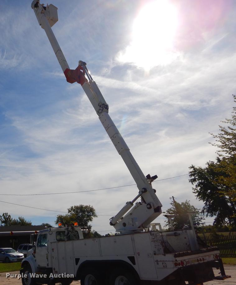 image for item EO9712 2002 International 4900 bucket truck